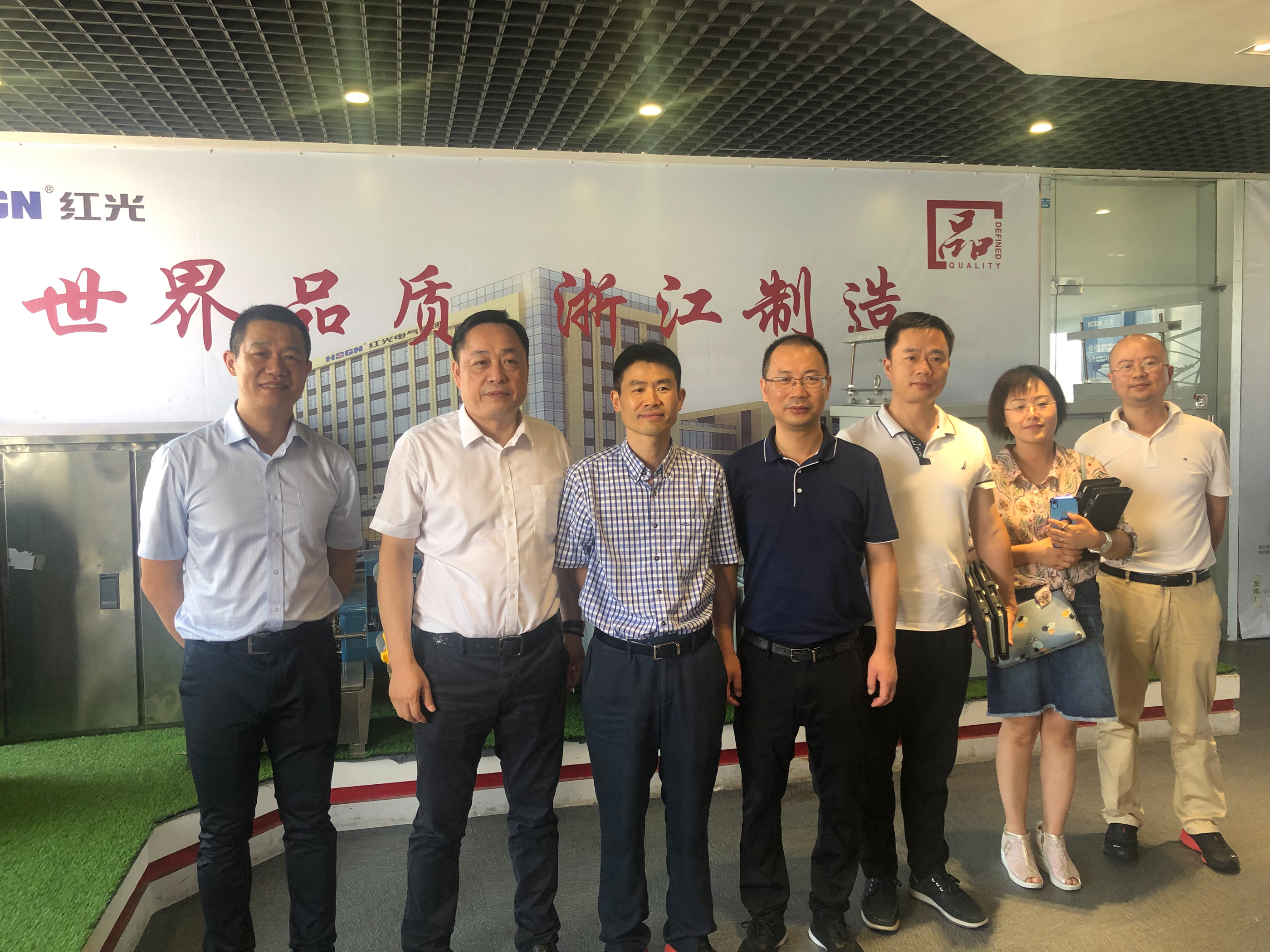 国家电力器材产品宁静性能质量监督检验中心执行董事、党委书记钟晖一行 莅临亚美AM8AG调研