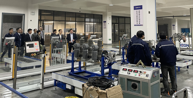 国网浙江乐清市供电有限公司总经理李建宇一行莅临亚美AM8AG电气集团调研